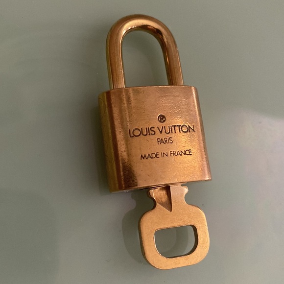 Louis Vuitton Lock & Key #322 - Picture 4 of 7
